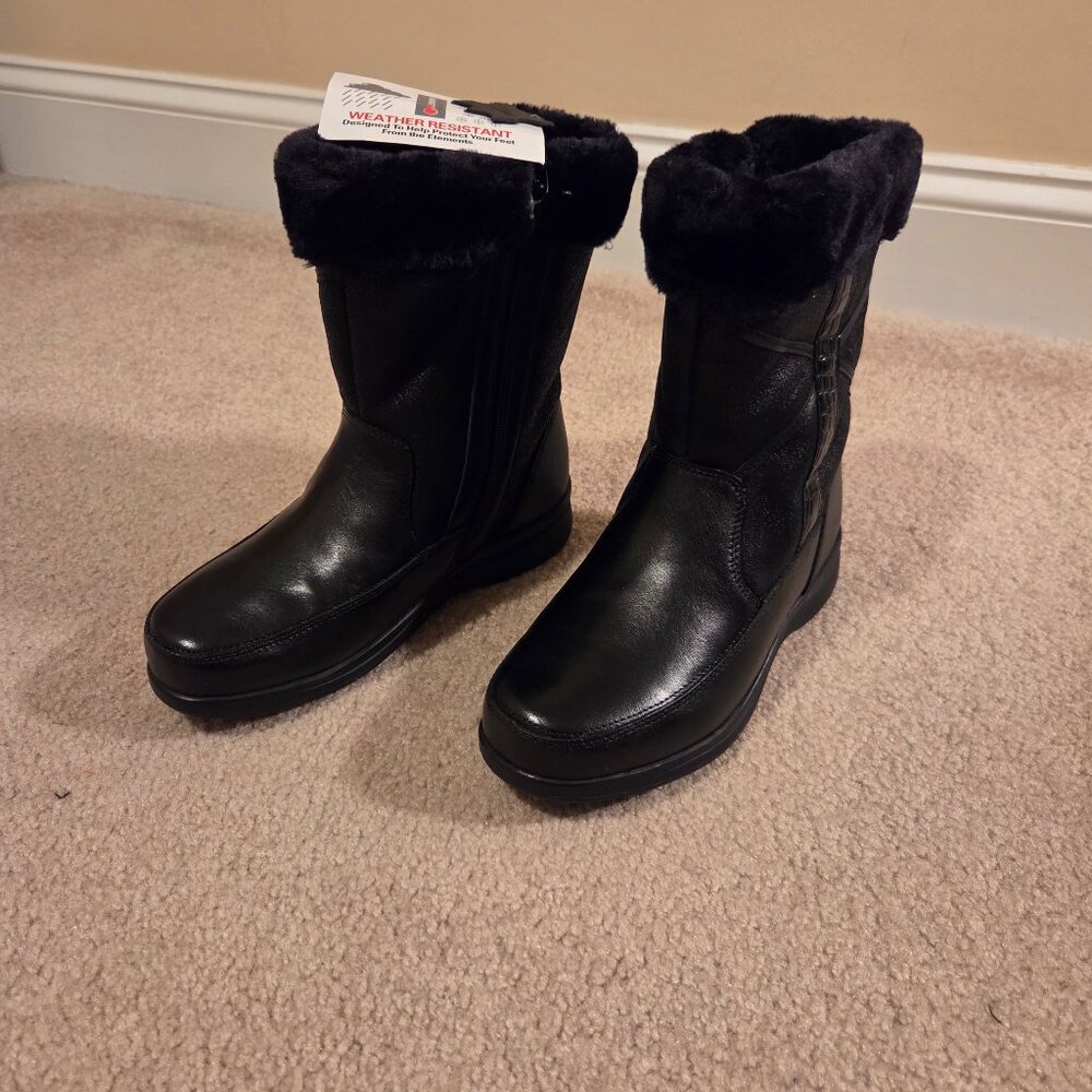 Leather boot with fur lining